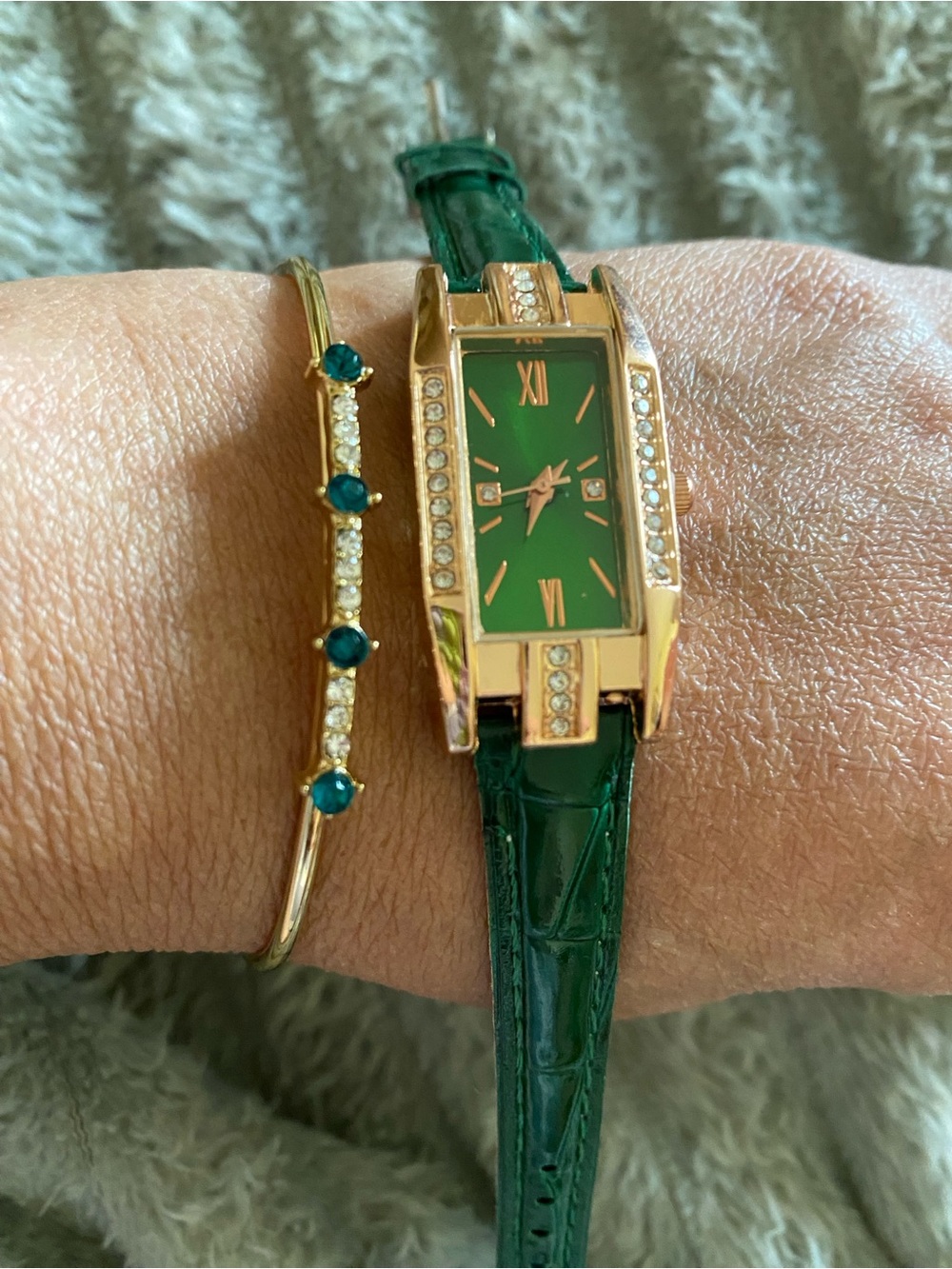 1-Chic Vintage Ladies Quartz Watch & bangle bracelet with green rhinestones